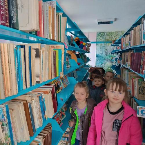 Ребятишки в гости к книжкам
