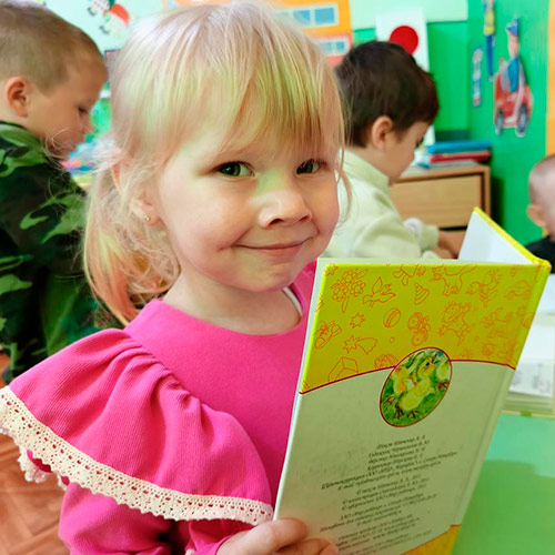 Пусть детство звонкое смеётся!