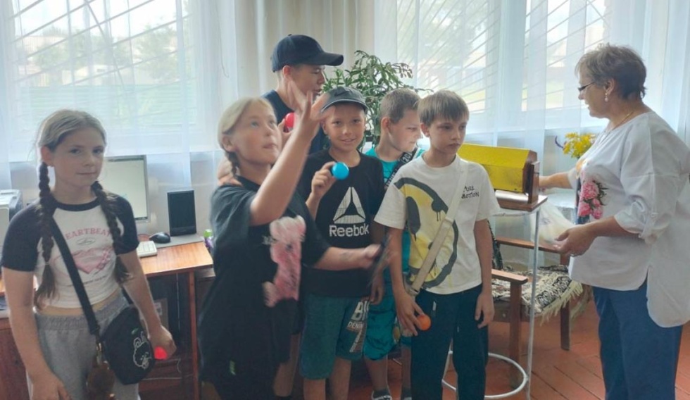 Веселимся и играем, и нисколько не скучаем