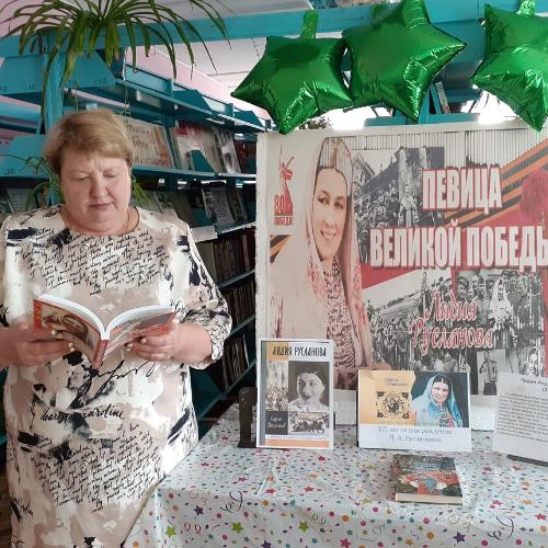 Окрасился месяц багрянцем…