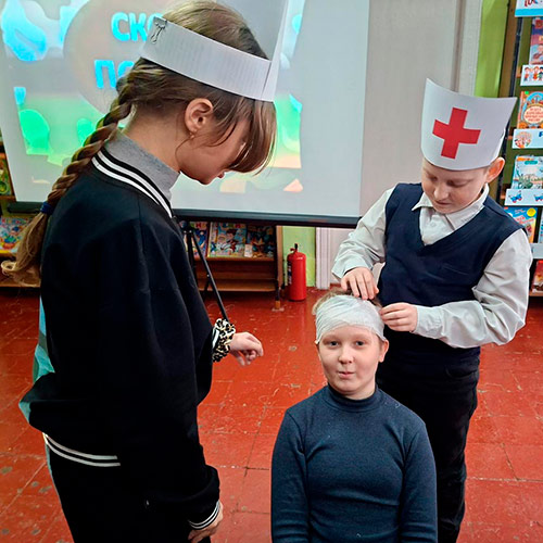 Стоит на страже Родины солдат