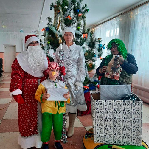 Кикимора в гостях у ёлочки