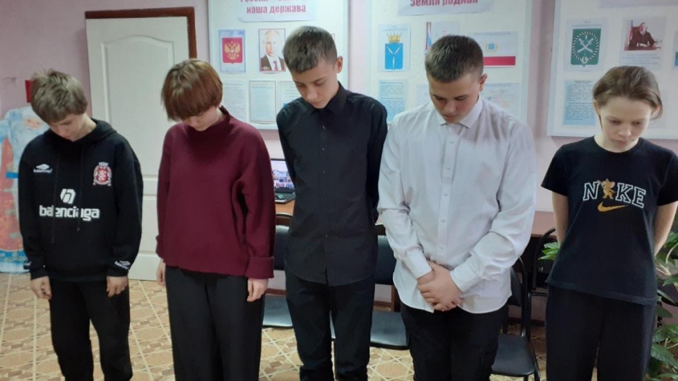 Замедли шаг у обелиска