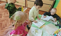 Пусть детство звонкое смеётся!