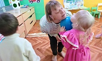 Пусть детство звонкое смеётся!