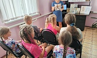 Шёл по улице солдат
