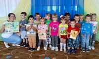 Книжки разные читаем, никогда не унываем