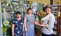 И двери распахнув библиотека в познанья путь читателя зовет