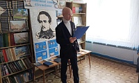 Склоняясь перед памятью поэта