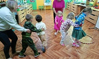 Пусть детство звонкое смеётся!