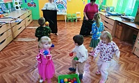 Пусть детство звонкое смеётся!