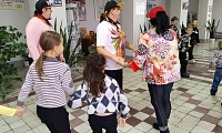 Осенней порой мы играем с детворой