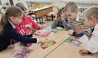 По комнате ходят сказки