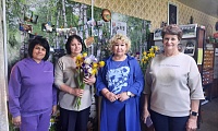 И двери распахнув библиотека в познанья путь читателя зовет