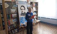 Склоняясь перед памятью поэта