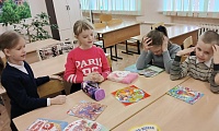 По комнате ходят сказки