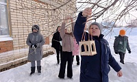 Повесь кормушку — порадуй пичужку