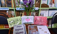 И двери распахнув библиотека в познанья путь читателя зовет