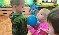 Пусть детство звонкое смеётся!