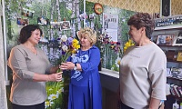 И двери распахнув библиотека в познанья путь читателя зовет
