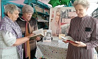 Окрасился месяц багрянцем…