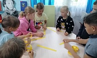 И кот ученый свои мне сказки говорил