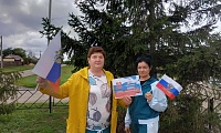 Гордо реет триколор