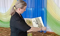 Книжки разные читаем, никогда не унываем