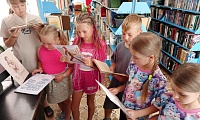 Шёл по улице солдат