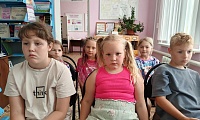 Шёл по улице солдат