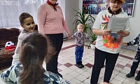 Осенней порой мы играем с детворой