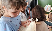 Ну-ка, книжка, повернись, ну-ка, сказка, покажись!