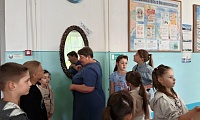 Ну-ка, книжка, повернись, ну-ка, сказка, покажись!